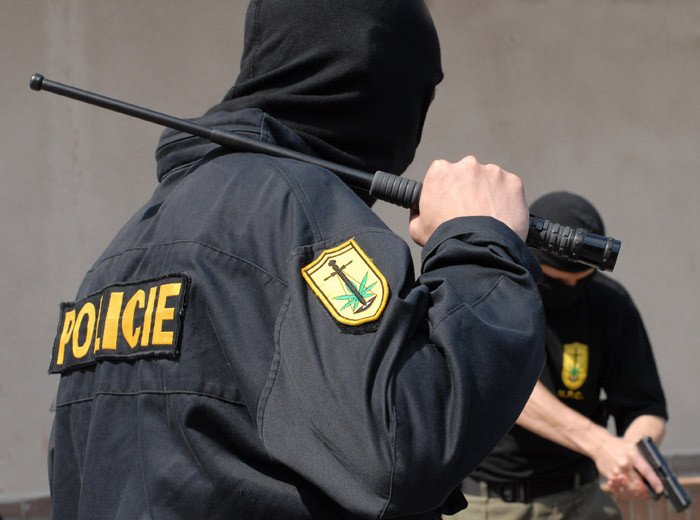 ESP Telescopic Hardened Baton 16" with Pouch - Black