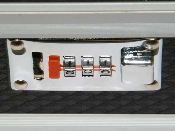 STRIKE Aluminum Rifle Transport Case, 131x38x13 cm (Wave) - Silver / Black