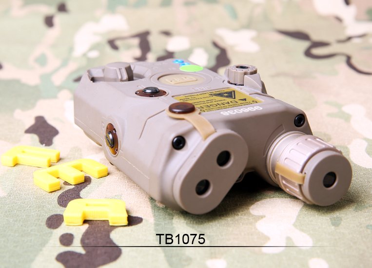 FMA AN/PEQ15 LA5-C UHP Version (LED Flashlight, Green / IR Laser) - Tan