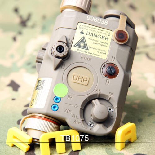 FMA AN/PEQ15 LA5-C UHP Version (LED Flashlight, Green / IR Laser) - Tan