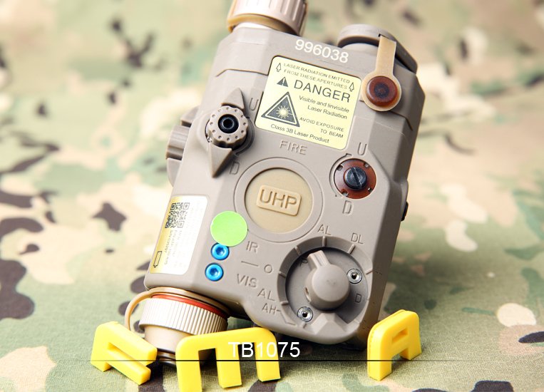 FMA AN/PEQ15 LA5-C UHP Version (LED Flashlight, Green / IR Laser) - Tan