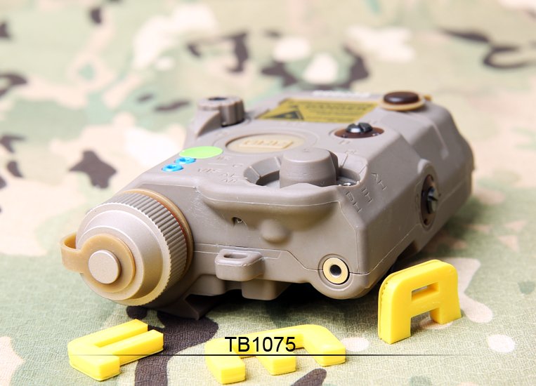 FMA AN/PEQ15 LA5-C UHP Version (LED Flashlight, Green / IR Laser) - Tan