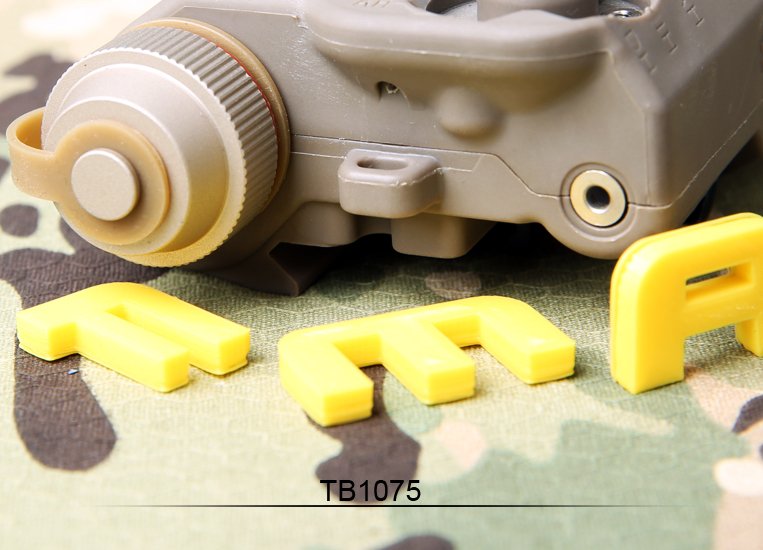 FMA AN/PEQ15 LA5-C UHP Version (LED Flashlight, Green / IR Laser) - Tan