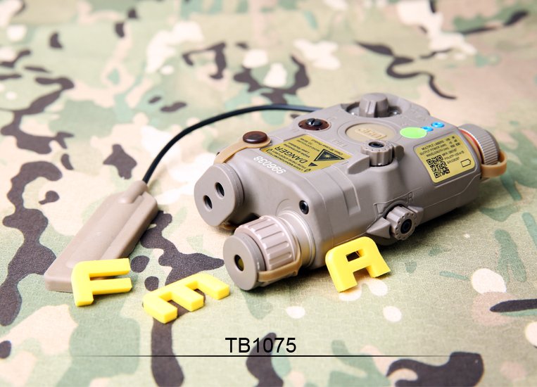 FMA AN/PEQ15 LA5-C UHP Version (LED Flashlight, Green / IR Laser) - Tan