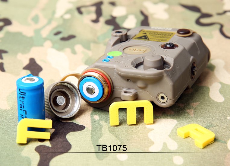 FMA AN/PEQ15 LA5-C UHP Version (LED Flashlight, Green / IR Laser) - Tan