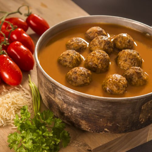 Meatballs with basmati and tomato sauce