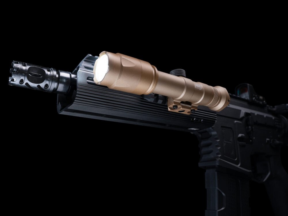 STRIKE WL1080 Tactical Flashlight with RIS Mount, 1080 lm - Tan